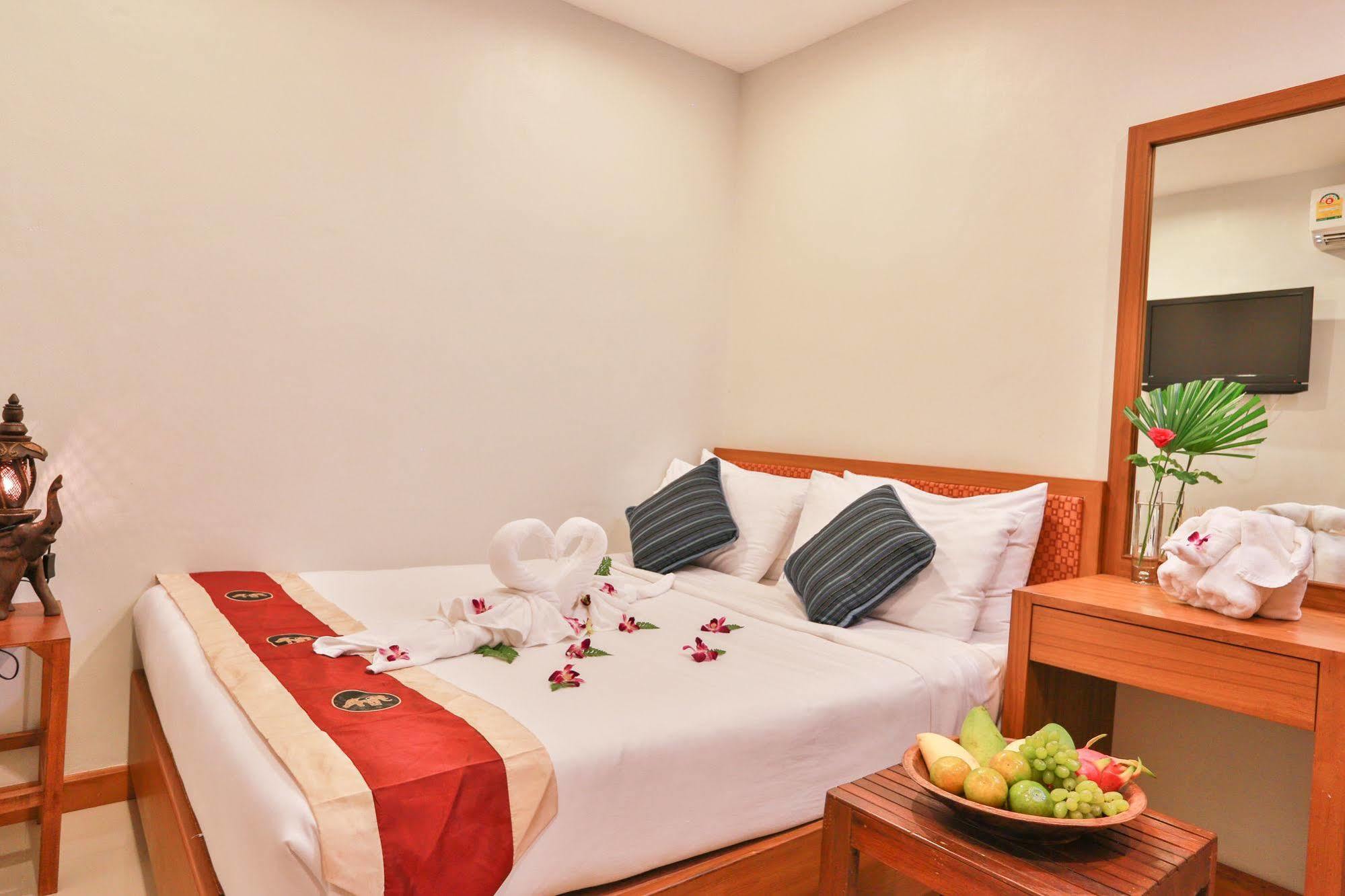Hip Yaya Residences Patong Eksteriør bilde