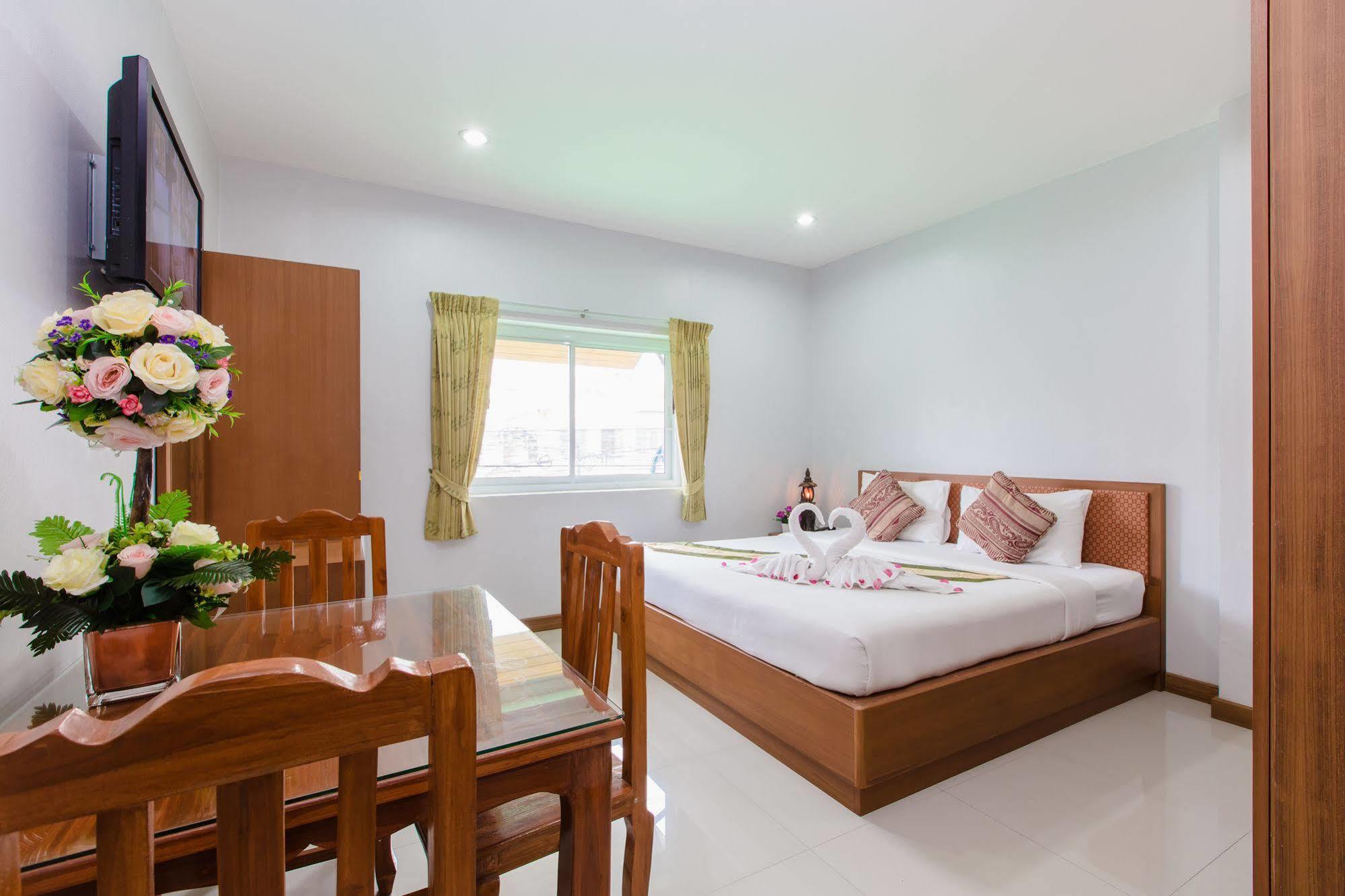 Hip Yaya Residences Patong Eksteriør bilde