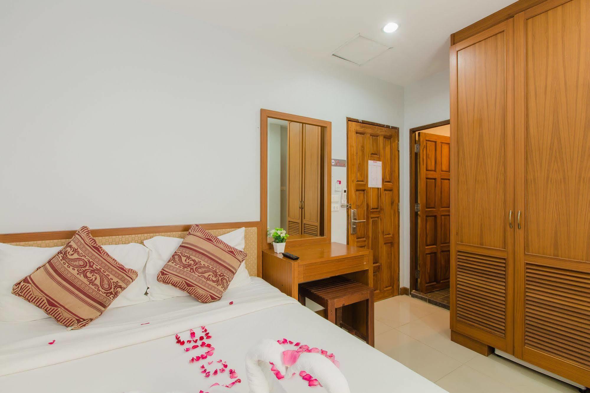 Hip Yaya Residences Patong Eksteriør bilde