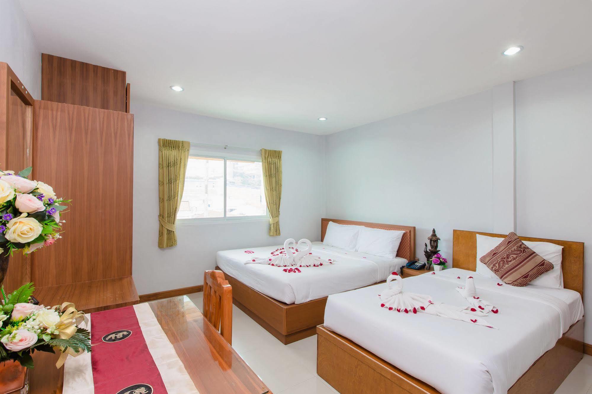 Hip Yaya Residences Patong Eksteriør bilde